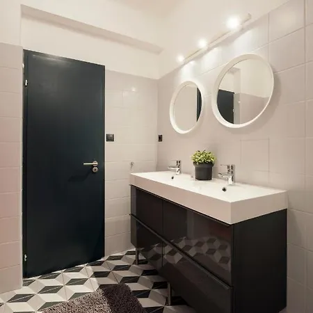 New Design By Gozsdu Court Apartment *